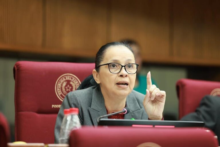 Senadora Yolanda Paredes critica a Fiscalía por falta de avances en investigación
