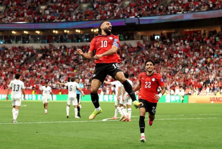 Egipto logró su primera victoria histórica en los mundiales al superar a Nueva Zelanda.