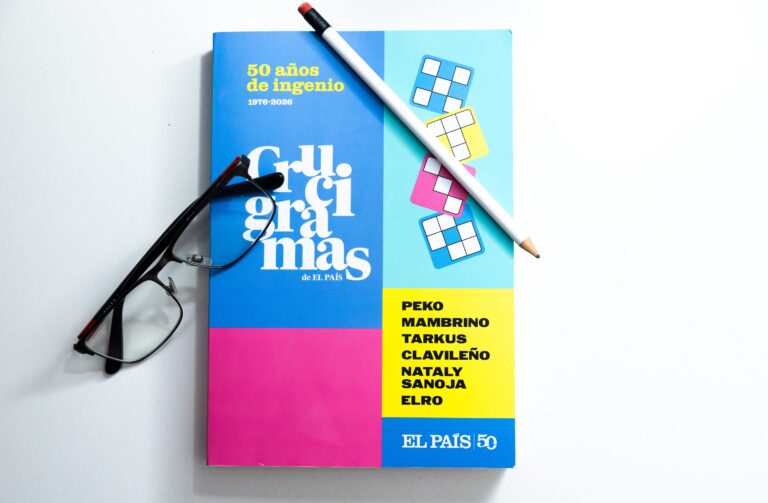 Un libro celebra los 50 años de los crucigramas en EL PAÍS