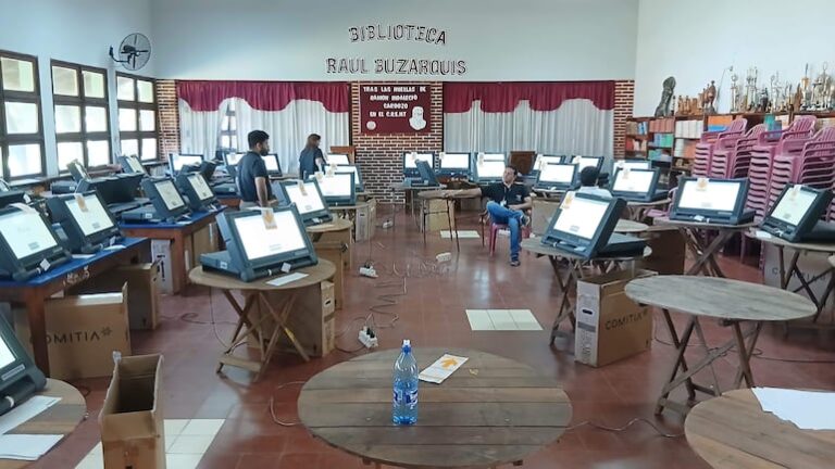 Verifican máquinas de votación en Villarrica horas antes de elecciones internas