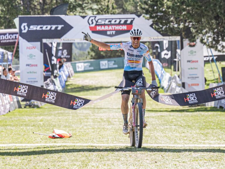 Victoria histórica de David Valero en la Copa del Mundo XCM, la maratón de mountain bike