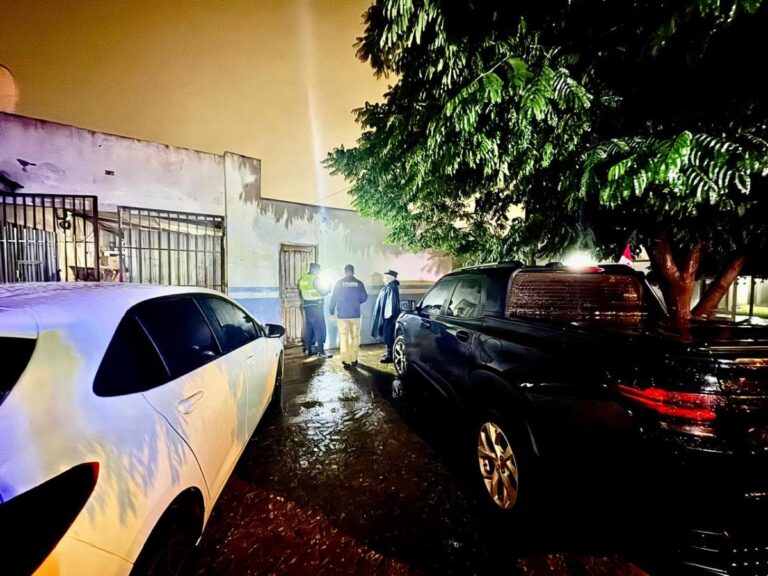 Investigan ataque a tiros en una casa en Pedro Juan Caballero.