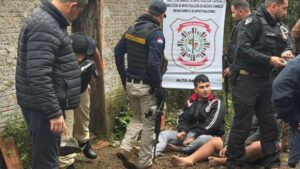 Armas, miguelitos, chalecos y otros elementos esenciales para la seguridad.
