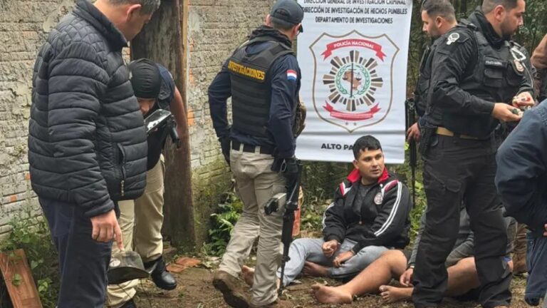 Armas, miguelitos, chalecos y otros elementos esenciales para la seguridad.