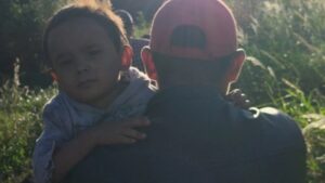 Justicia concede custodia inmediata de Mathias a su padre tras supervivencia.
