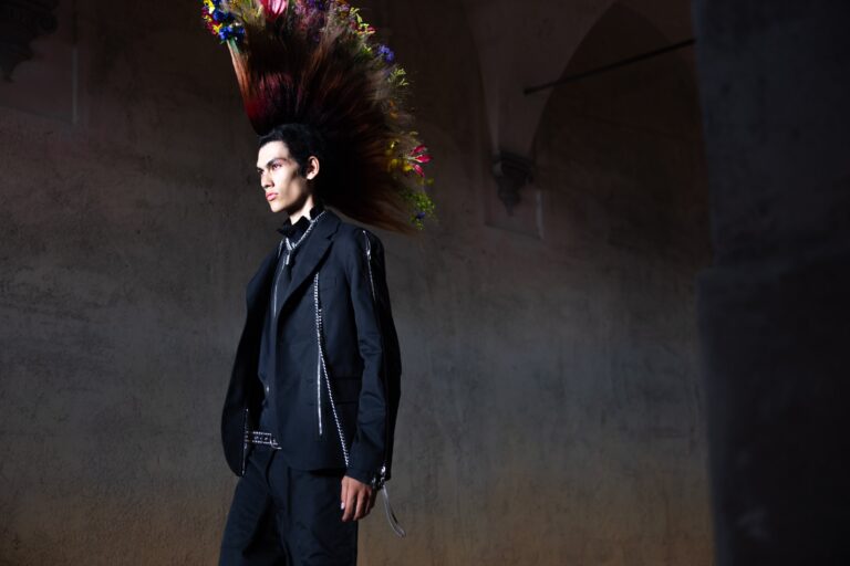 ¿Campanas y faldas contra la crisis de la moda masculina? Pitti Uomo recupera la rebelión clásica