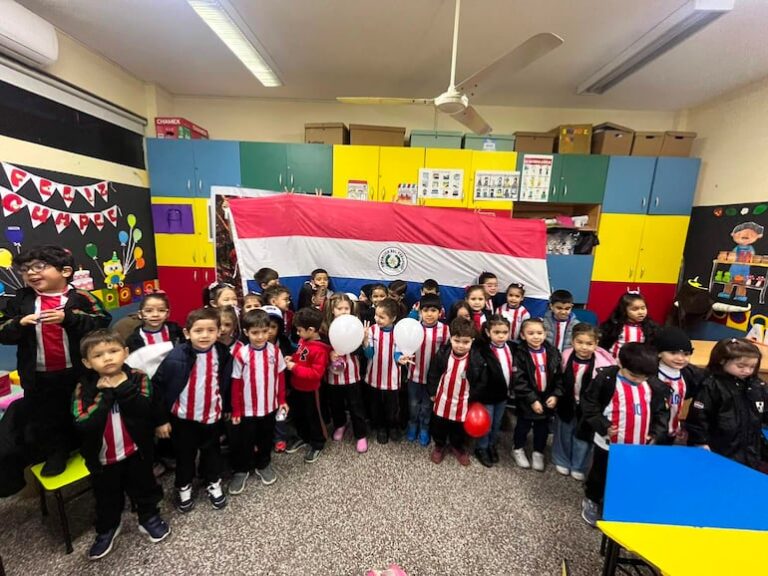 Video: Estudiantes apoyan a la Albirroja con un mensaje especial para Mbappé – Fútbol