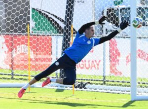 Roberto “Gatito” Fernández: la voz calma bajo los postes de la Selección Paraguaya.