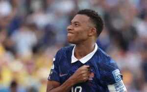 Francia golea a Suecia y disputará octavos de final ante Paraguay
