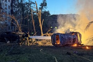 Al menos 20 muertos en uno de los peores bombardeos rusos contra Kiev: “Esto es un ataque terrorista”