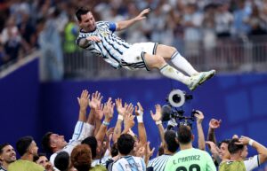 Argentina resucita de entre los muertos y supera a Egipto con tres goles en 15 minutos
