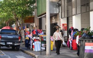 Descontrol en el Centro Histórico de Asunción preocupa a comerciantes formales