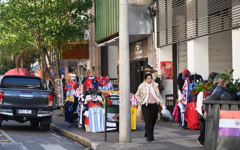 Descontrol en el Centro Histórico de Asunción preocupa a comerciantes formales
