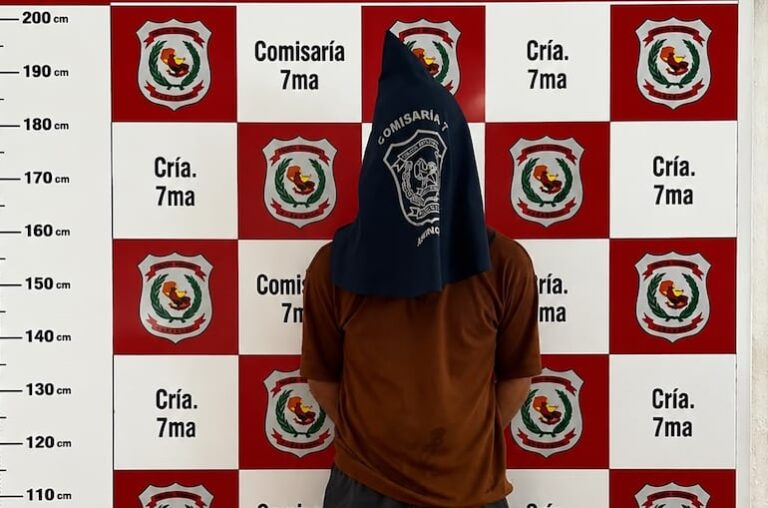 Detienen en Asunción a motociclista con cinco celulares robados