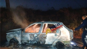 Borrando huellas: Sicarios queman en Zanja Pytã el auto presuntamente usado en la ejecución de «Deca»