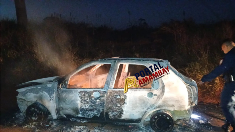 Borrando huellas: Sicarios queman en Zanja Pytã el auto presuntamente usado en la ejecución de «Deca»