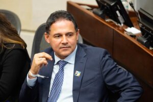El Senado demuestra su independencia de Abelardo de la Espriella al elegir a Honorio Henríquez como presidente