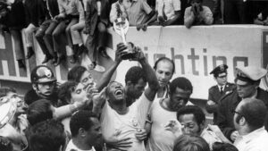 El hombre récord: a qué edad se retiraron las estrellas del Mundial que precedieron a Messi