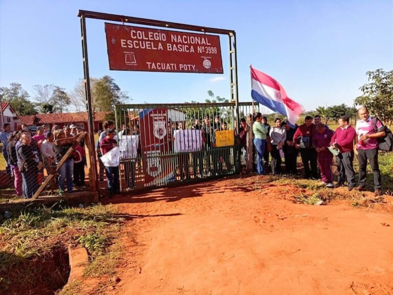 Escuela y colegio de Tacuatí Poty paralizan actividades por falta de docentes