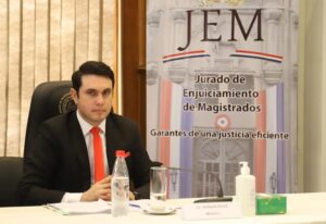 Juicio a exsenador Hernán Rivas por uso de título de abogado falso