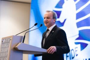La UE sanciona al presidente de la Federación de Ajedrez, Dvorkovich, que se opuso a la invasión de Ucrania