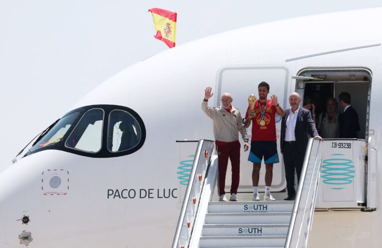 Las celebraciones de los campeones del mundo en vivo | La selección española llega a Madrid y celebrará la victoria esta tarde con autoridades y aficionados