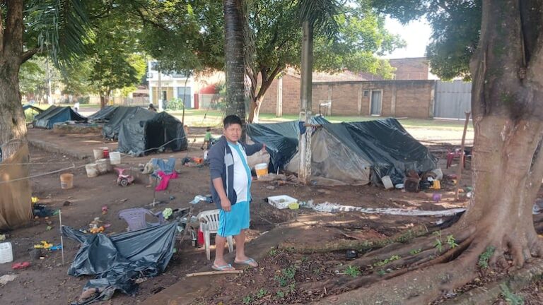 Nueve familias Mbya Guaraní sobreviven en campamento junto al IPS de Coronel Oviedo
