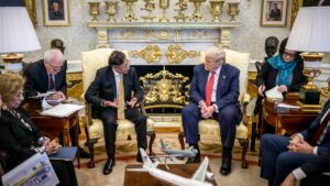 Petro pide a Trump que se retire de la lista Clinton en conversación telefónica
