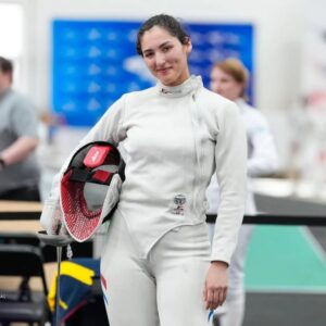 Montserrat Viveros lleva la bandera de Paraguay en el Mundial de Esgrima celebrado en Hong Kong – Polideportivo