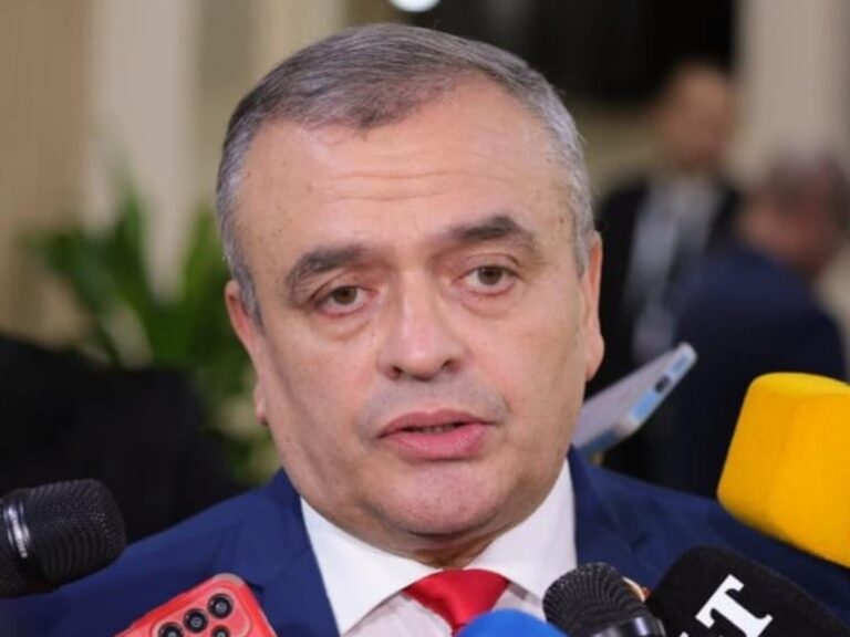 Senador Liseras defiende reelección de contralor Benítez en Paraguay