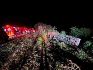 Tres paraguayos mueren en accidente de bus en Brasil y hay heridos
