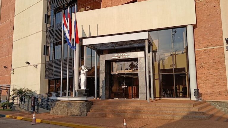 Tribunal de Caazapá mantiene postergación del juicio por feminicidio de Melania