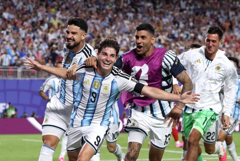 Julián Álvarez salva a una Argentina deslucida que se medirá contra Inglaterra en las semifinales – Copa del Mundo de Fútbol.