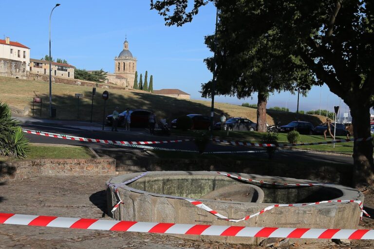 Un niño de 13 años muere durante los festejos del Mundial en Ciudad Rodrigo (Salamanca) por el desplome de una fuente