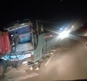 Tragedia en la Ruta PY05: Choque entre un ómnibus y un tractocamión deja un fallecido en Cerro Corá