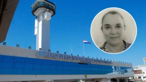 Abuela chilena arrestada mientras esperaba su vuelo en el aeropuerto.
