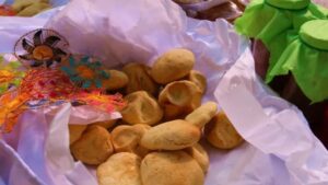 Mujer muere atragantada con chipa al ir por tarjeta de débito.