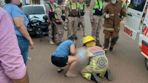 Motociclista fallece tras chocar con auto estacionado en Concepción.