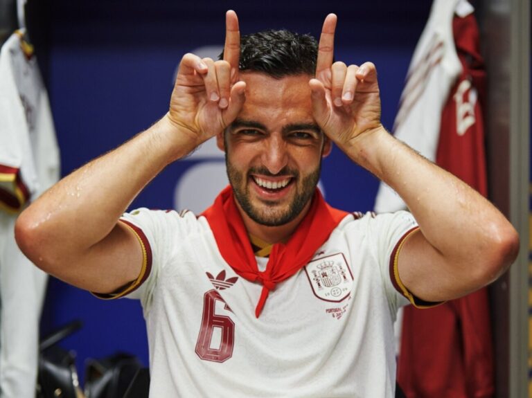 Mikel Merino lleva a España y elimina a Cristiano del Mundial.