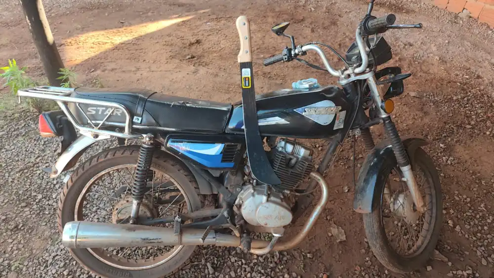 Asalto en Pedro Juan Caballero: ladrón abandona moto y machete.