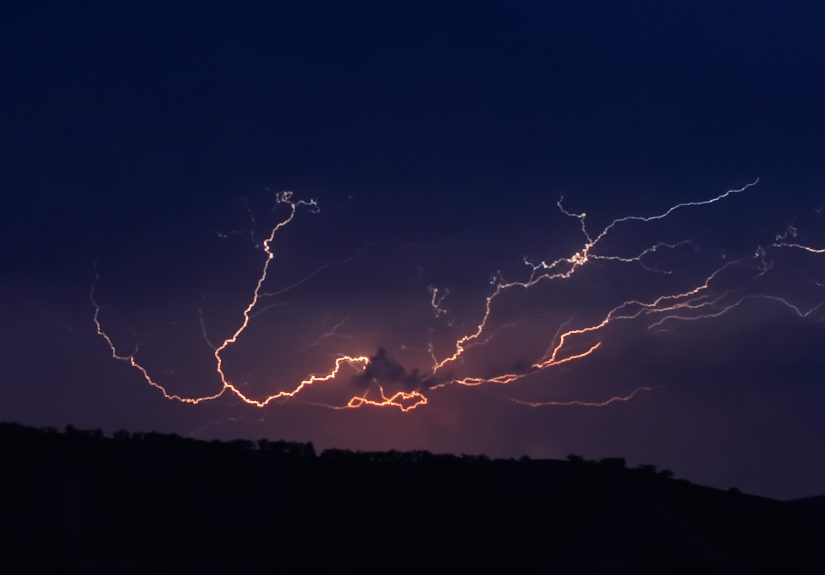 Cloud_to_cloud_lightning_strike