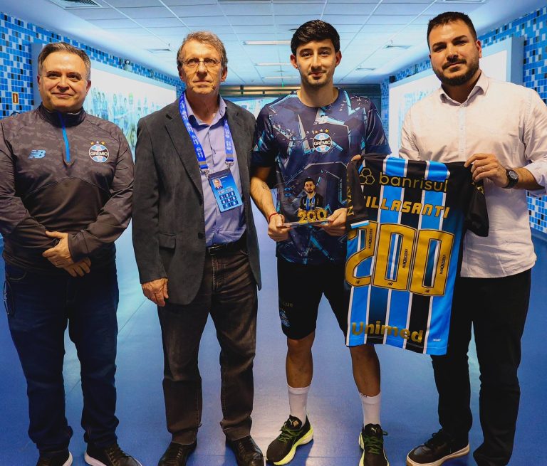Matías Villasanti celebra 200 partidos con Gremio en Porto Alegre