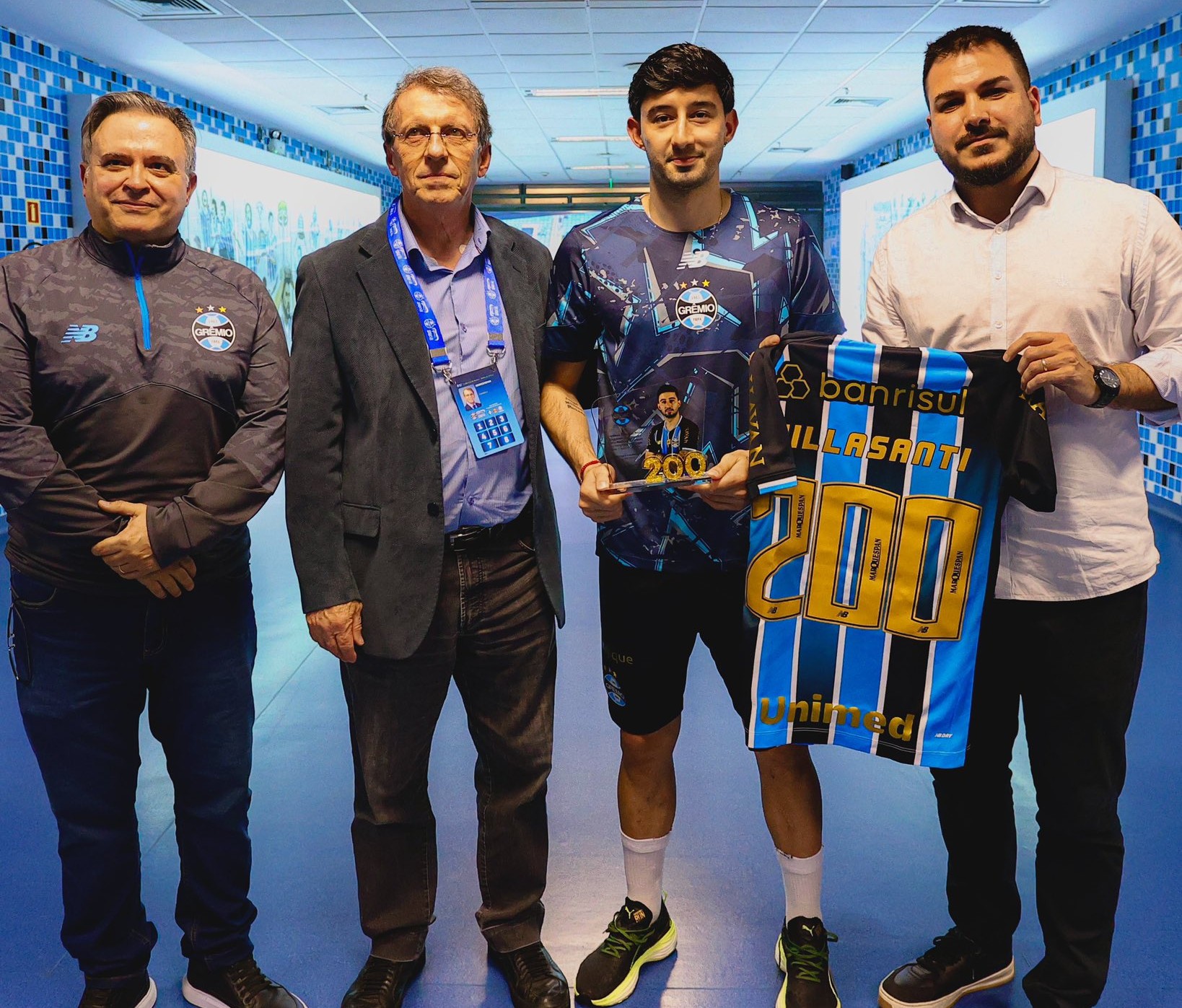 Matías Villasanti celebra 200 partidos con Gremio en Porto Alegre