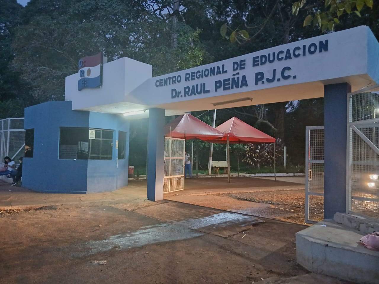 Entrada del Centro Regional de Educacion Doctor Raul Pena, de Pedro Juan Caballero.. Entrada del Centro Regional de Educacion Dr. Raul Pena, de Pedro Juan Caballero.