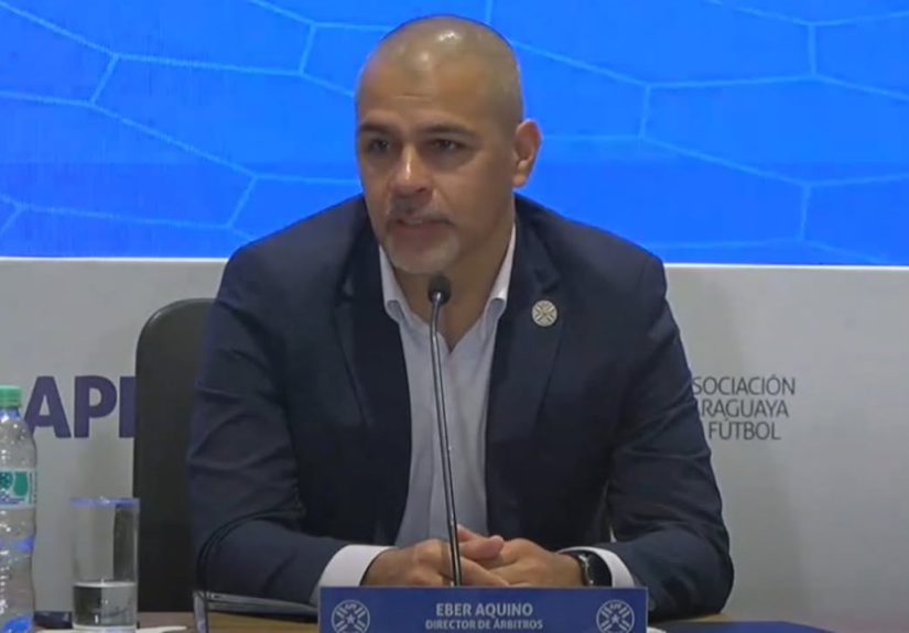 Éber Aquino defiende decisiones arbitrales tras polémica penal en Paraguay